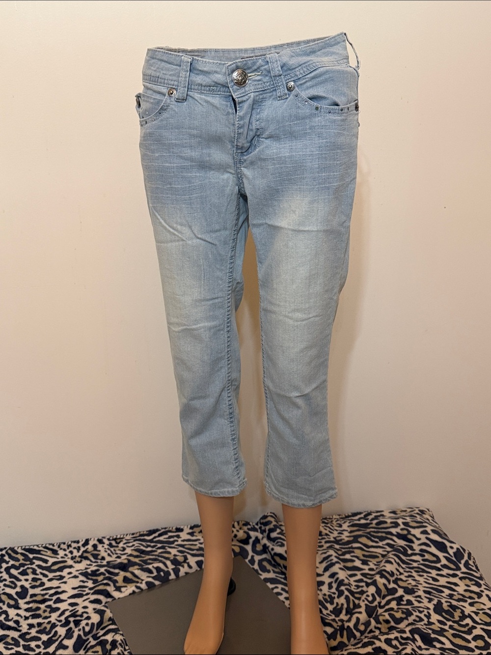 YMI Premium Light Blue Women's Ankle Cropped Jeans with Rhinestones. Size 3